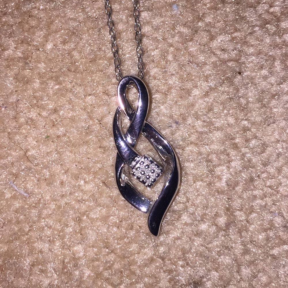 Sterling silver necklace with diamonds